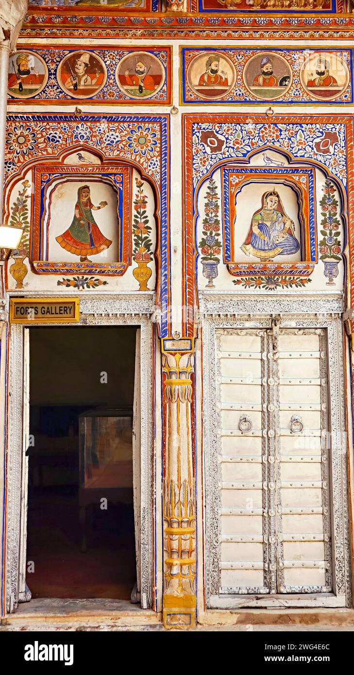 Indian royal portraits hi-res stock photography and images - Alamy
