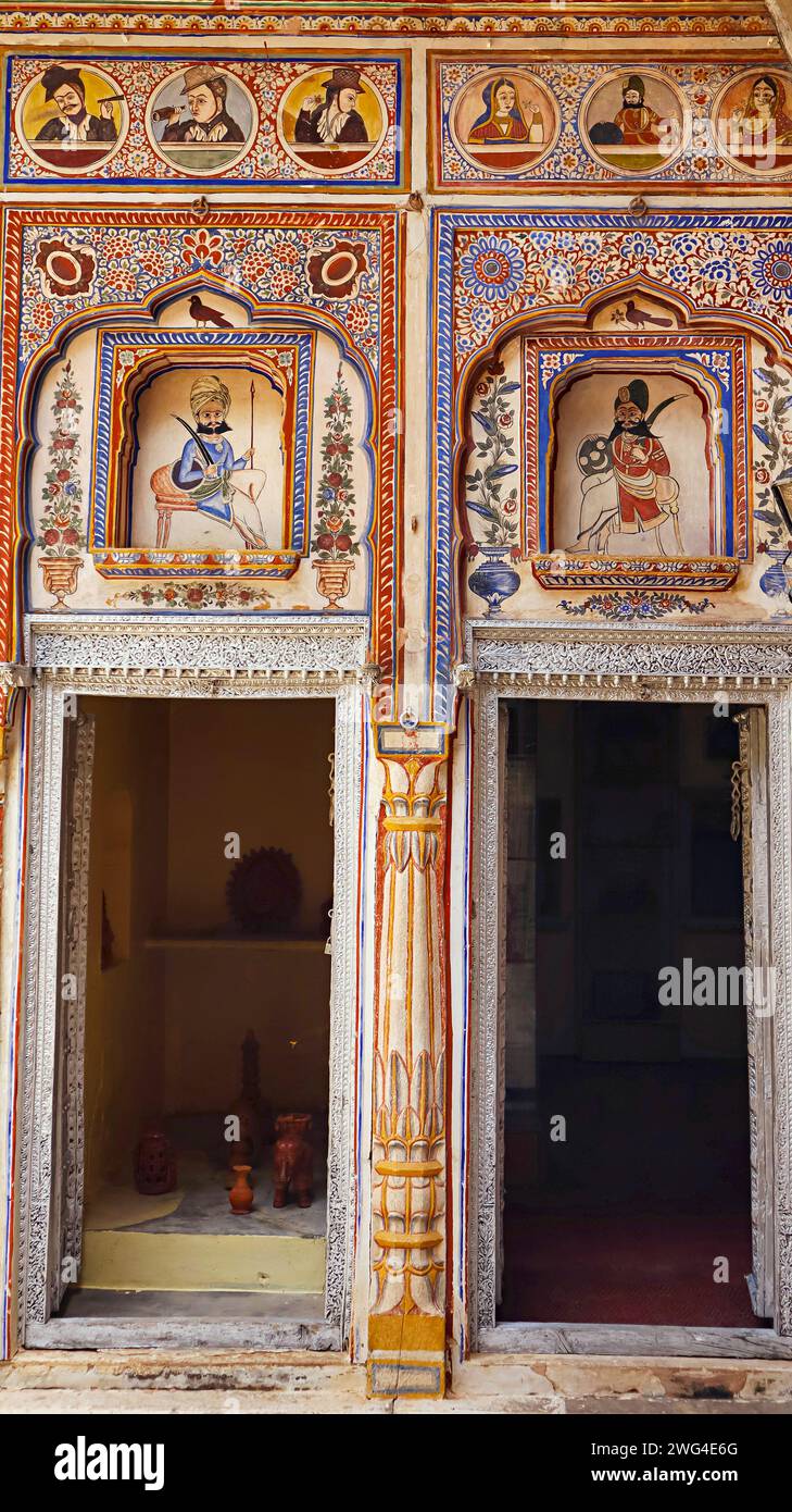 Painted Family Temple Window From Rajasthan - 19th Century Painted Family Temple Window From Rajasthan - 19th Century