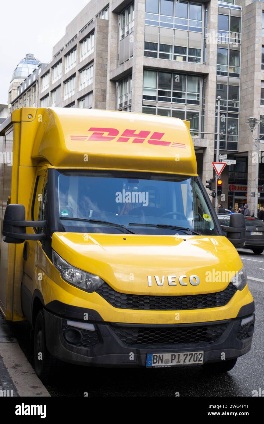 Dhl delivery hires stock photography and images Alamy