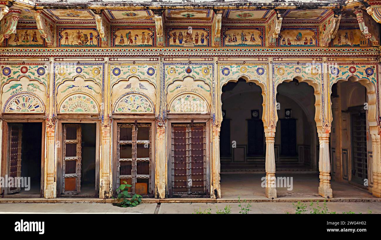 Painted walls and doors of Chokhani Double Haveli, Mandawa, Jhunjhunu, Rajasthan, India. Stock Photo