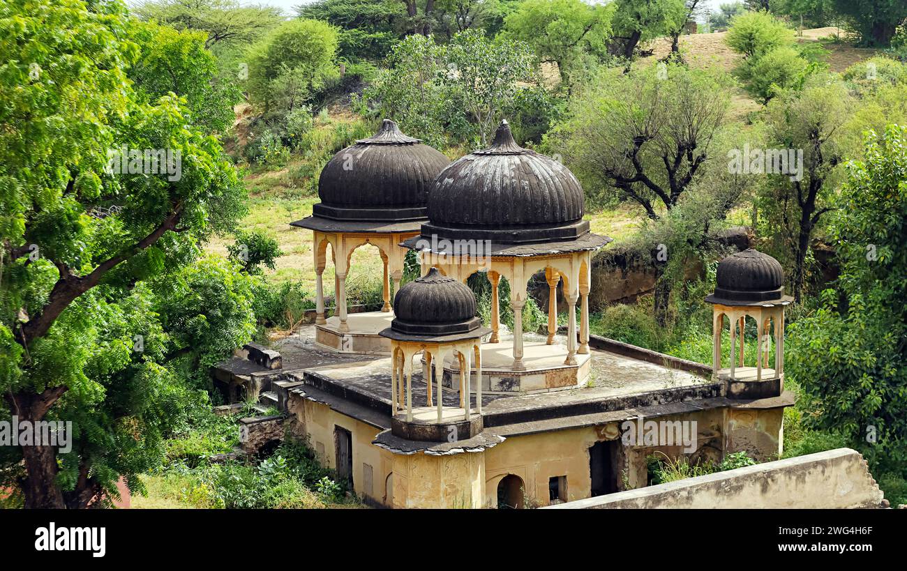 Abandoned Chhatri Near Chokhani Haveli, Mandawa, Jhunjhunu, Rajasthan, India. Stock Photo