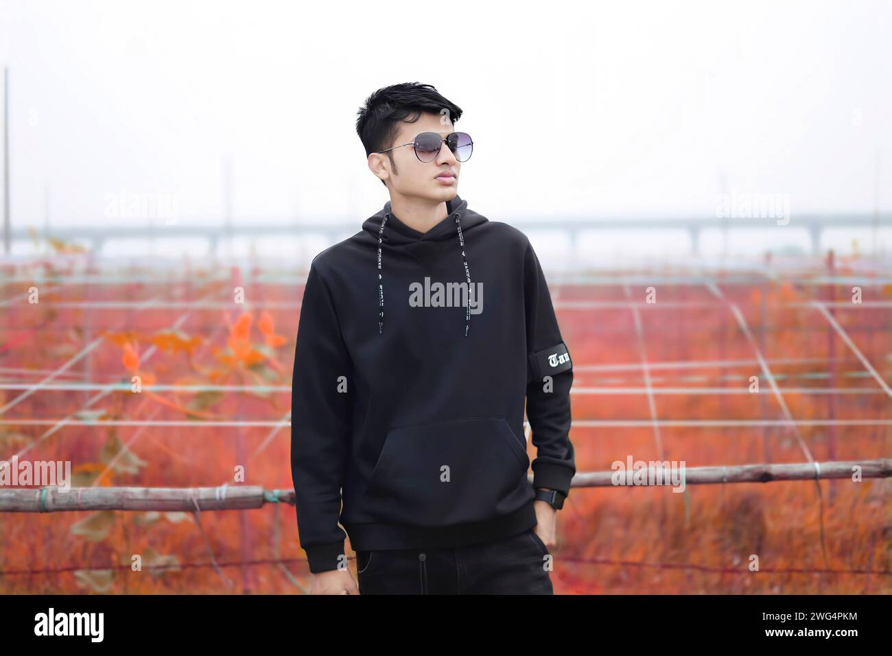 Page 18 | Man Wearing Hoodie Images - Free Download on Freepik