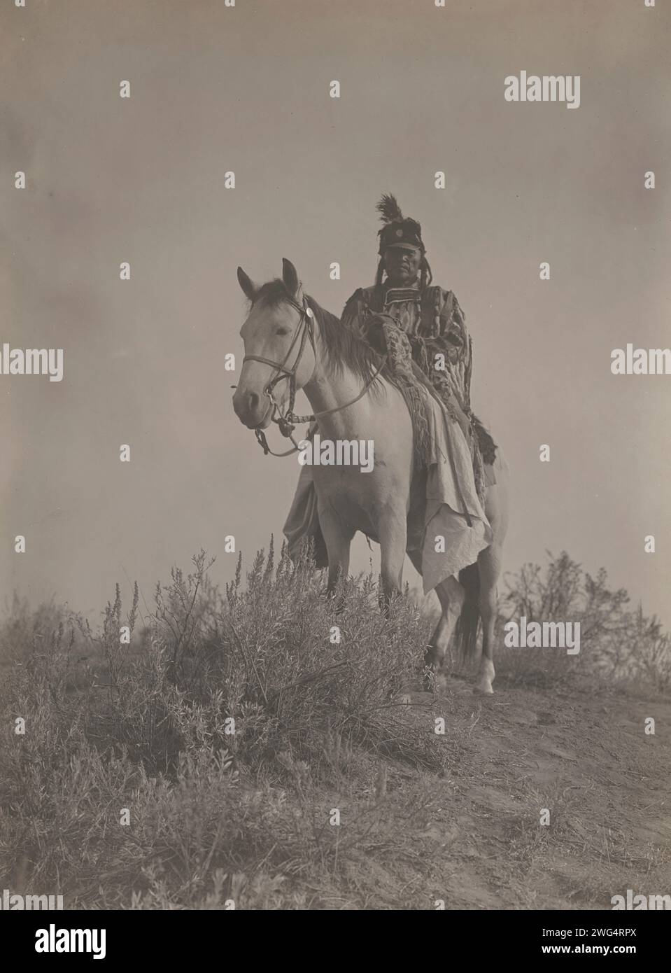 Native american war shirt hi-res stock photography and images - Alamy