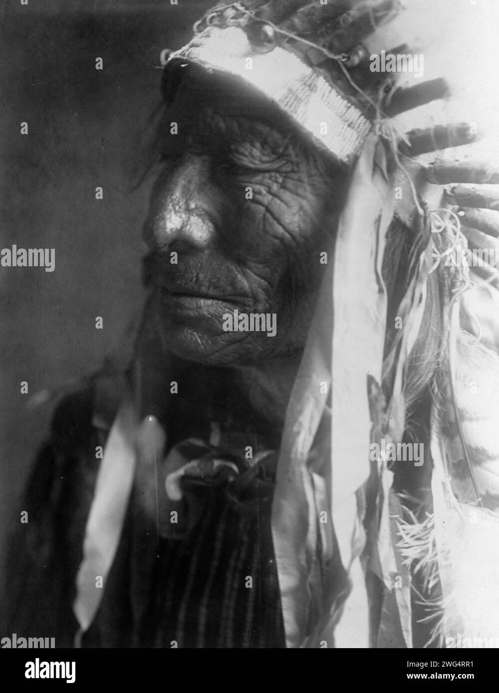 Fast Elk (Hexaka Luzahan), c1907. American Indian man, head-and-shoulders portrait, facing left. Stock Photo