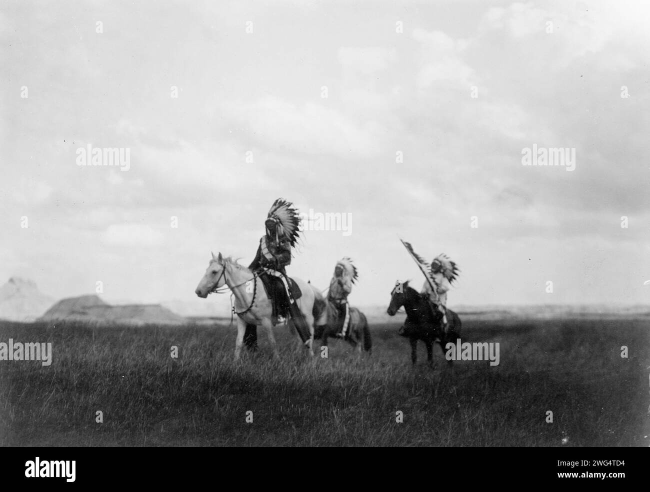 American plains indians in war hi-res stock photography and images - Alamy