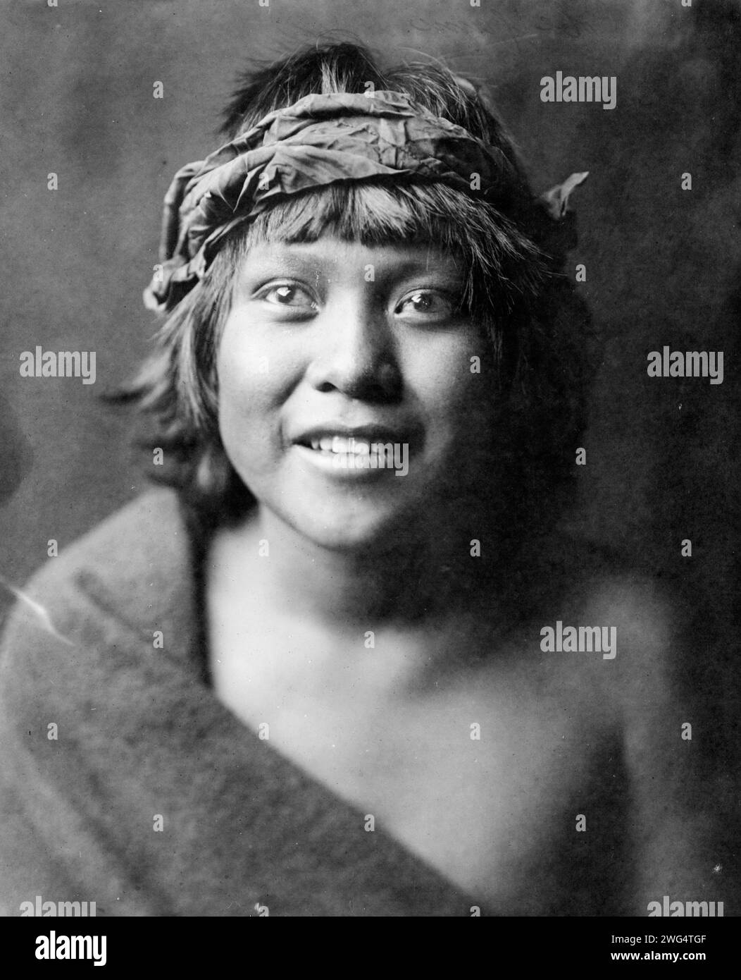 Santa fe native american fashion hi-res stock photography and images ...