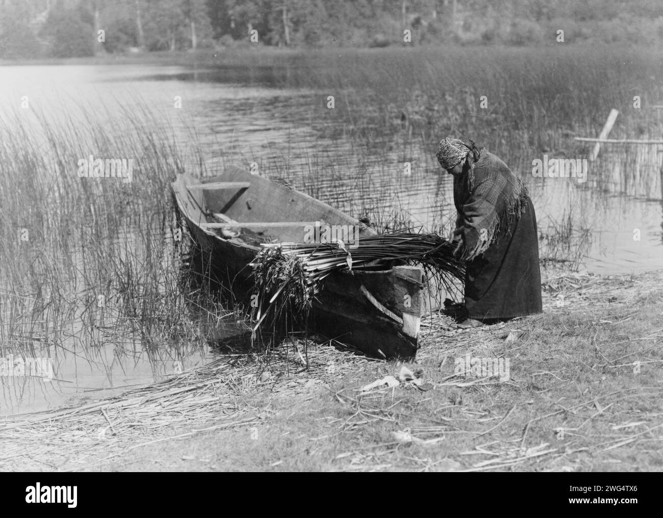 Tule boat hi-res stock photography and images - Alamy