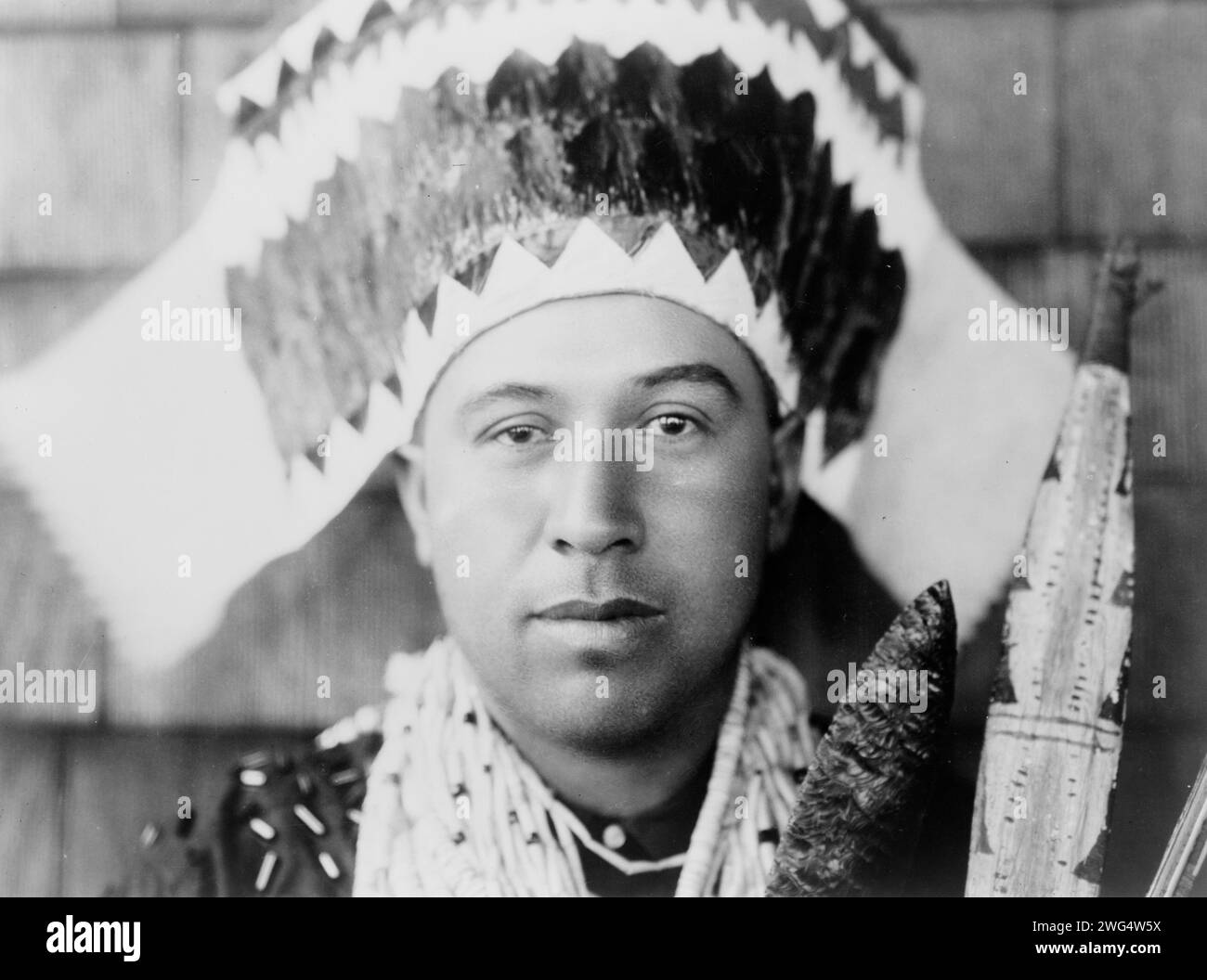 Native american bird dance hi-res stock photography and images - Alamy