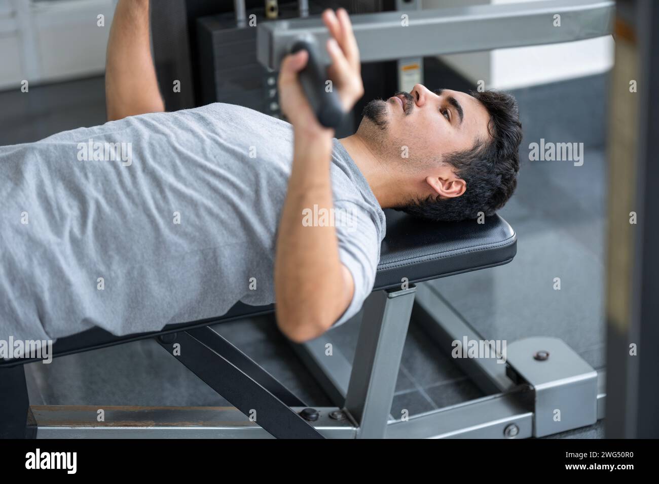 Man bench dumbbells workout hi-res stock photography and images - Alamy
