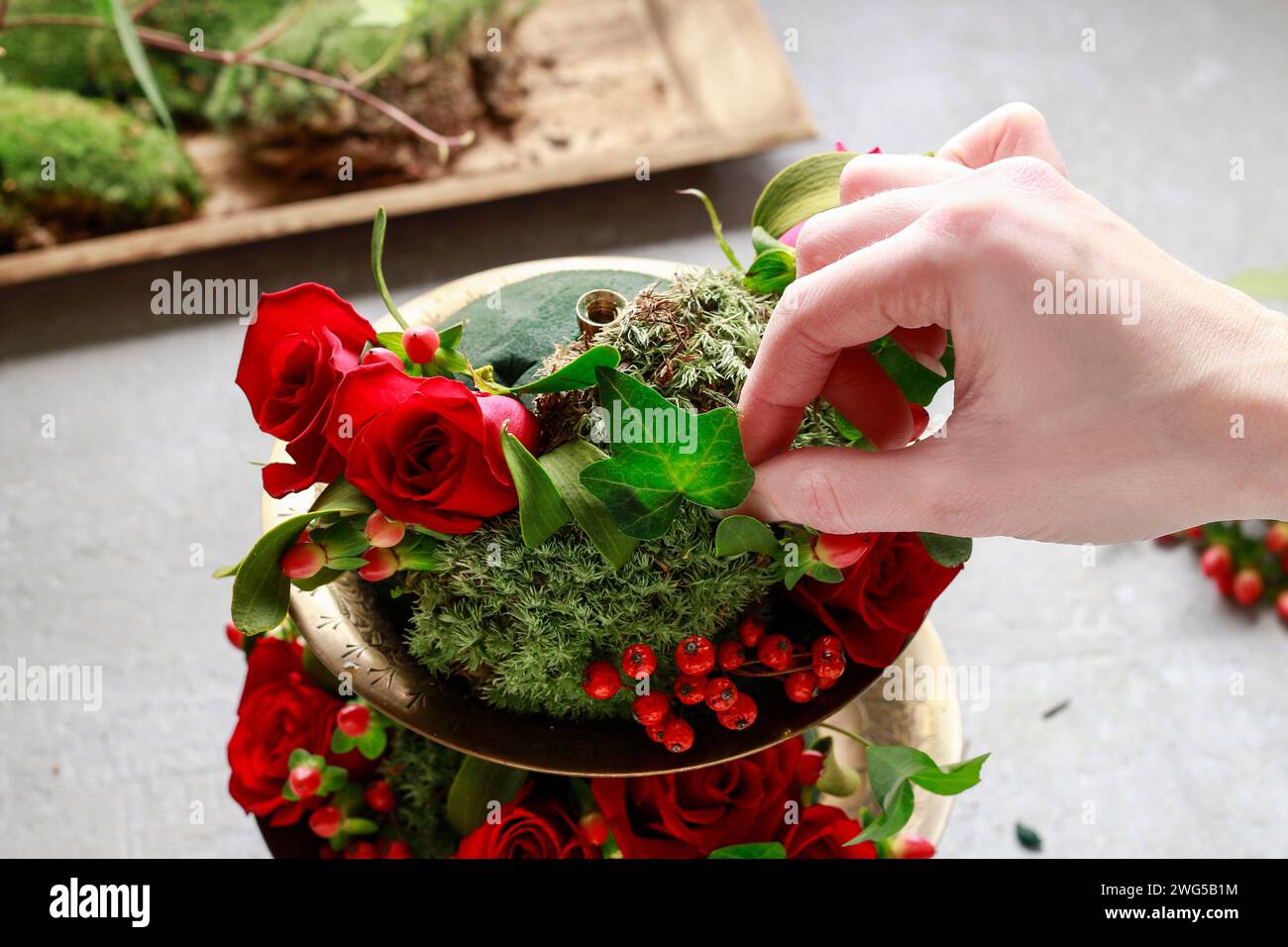 How to make etagere with flowers and plants. Floral decoration with red