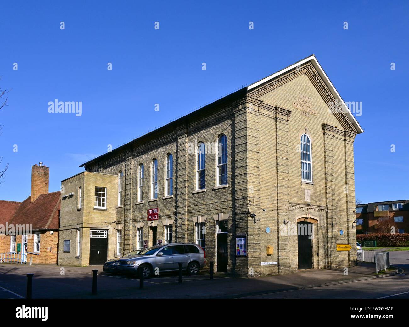 Royston Town Hall (on historical site of a Turnpike Toll-House), Melbourn Street, Hertfordshire, England, UK . Stock Photo