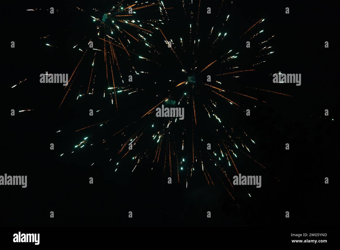 Dynamic firework burst streaks hi-res stock photography and images - Alamy
