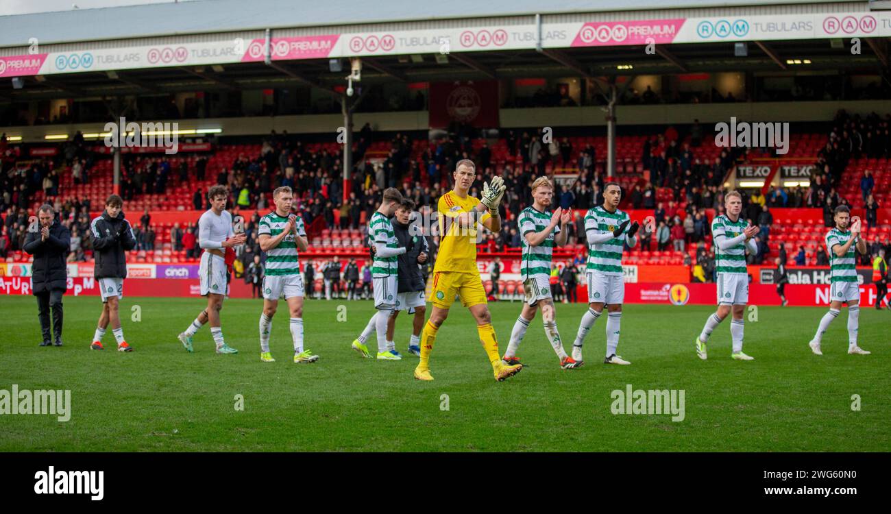 Pittodrie Stadium, Aberdeen, UK. 3rd Feb, 2024. Scottish Premiership Football, Aberdeen versus Celtic; Joe Hart of Celtic leads the players in applauding the fans Credit: Action Plus Sports/Alamy Live News Stock Photo