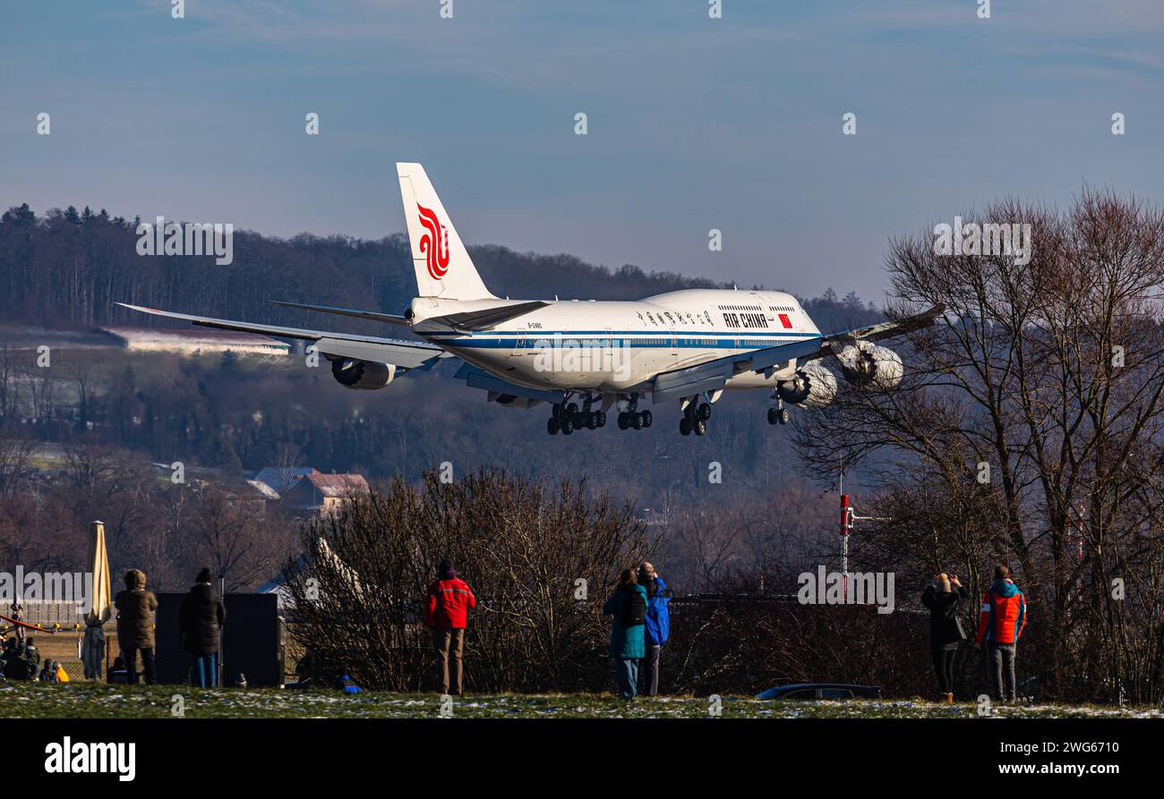 eine-boeing-747-89l-von-air-