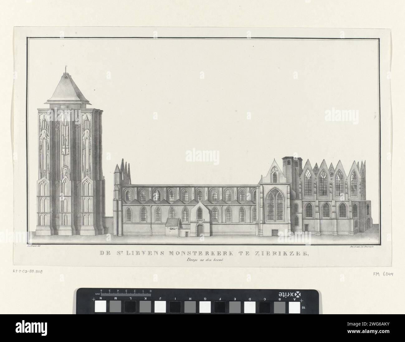 Ruin of the Sint-Lievensmonsterkerk in Zierikzee, after the fire of 1832, 1832 print View of the building of the Sint-Lievensmonsterkerk in Zierikzee, the day after the fire of 6 October 1832. On the left the tower that remained intact, on the right the destroyed church building. Netherlands paper  ruin of church, monastery, etc. Sint-Lievensmonsterkerk Stock Photo