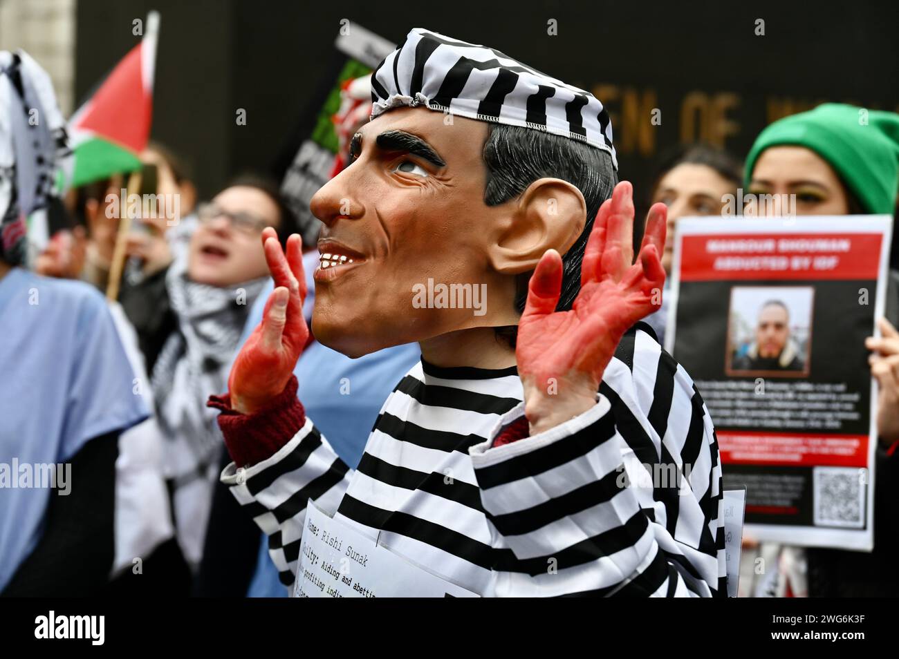 London, UK .Thousands of protesters, including a Rishi Sunak look- a- like, demonstrated in Whitehall demanding Freedom for Palestine. Credit: michael melia/Alamy Live News Stock Photo