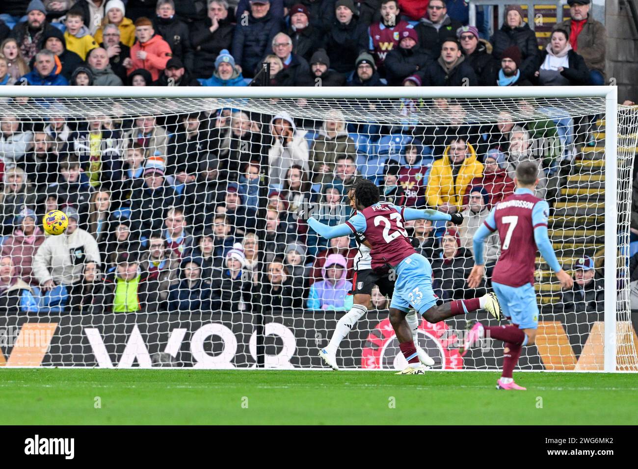 David datro fofana burnley fulham hi-res stock photography and images ...