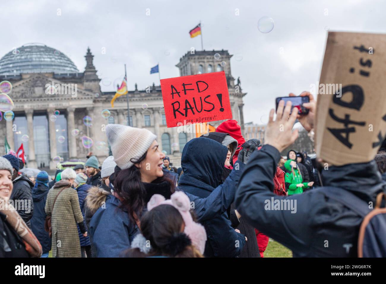 Berlin, Deutschland - 03.02.2024: Demo gegen Rechtsextremismus unter ...