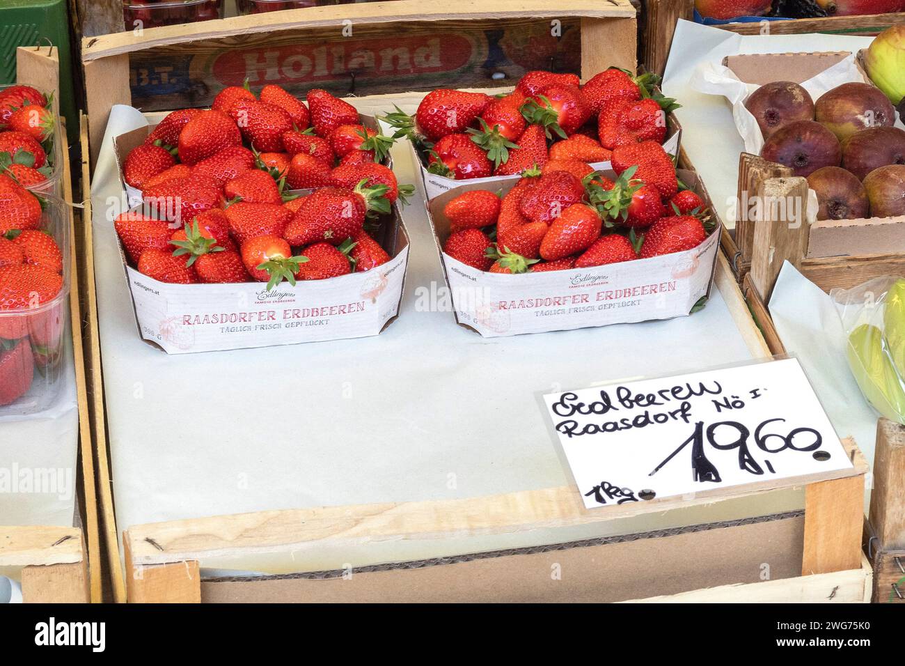 Strawberries From Raasdorf In NÖ Am Wiener Naschmarkt, Austria Stock Photo