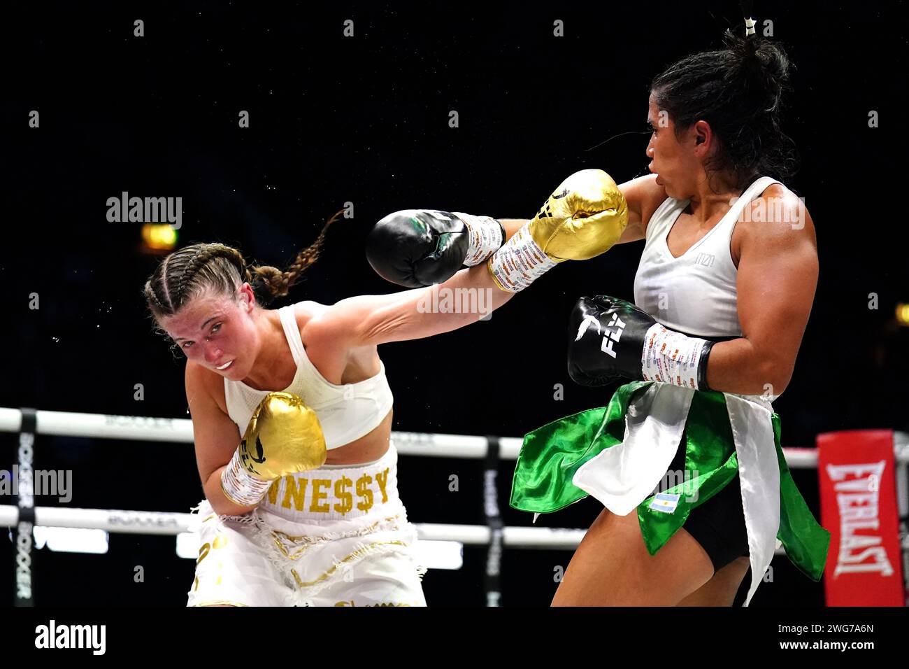 Boxer Francesca Hennessey (left) in action Lauren Belen Valdebenito in the bantaweight bout at the OVO Arena Wembley, London. Picture date: Saturday February 3, 2024. Stock Photo