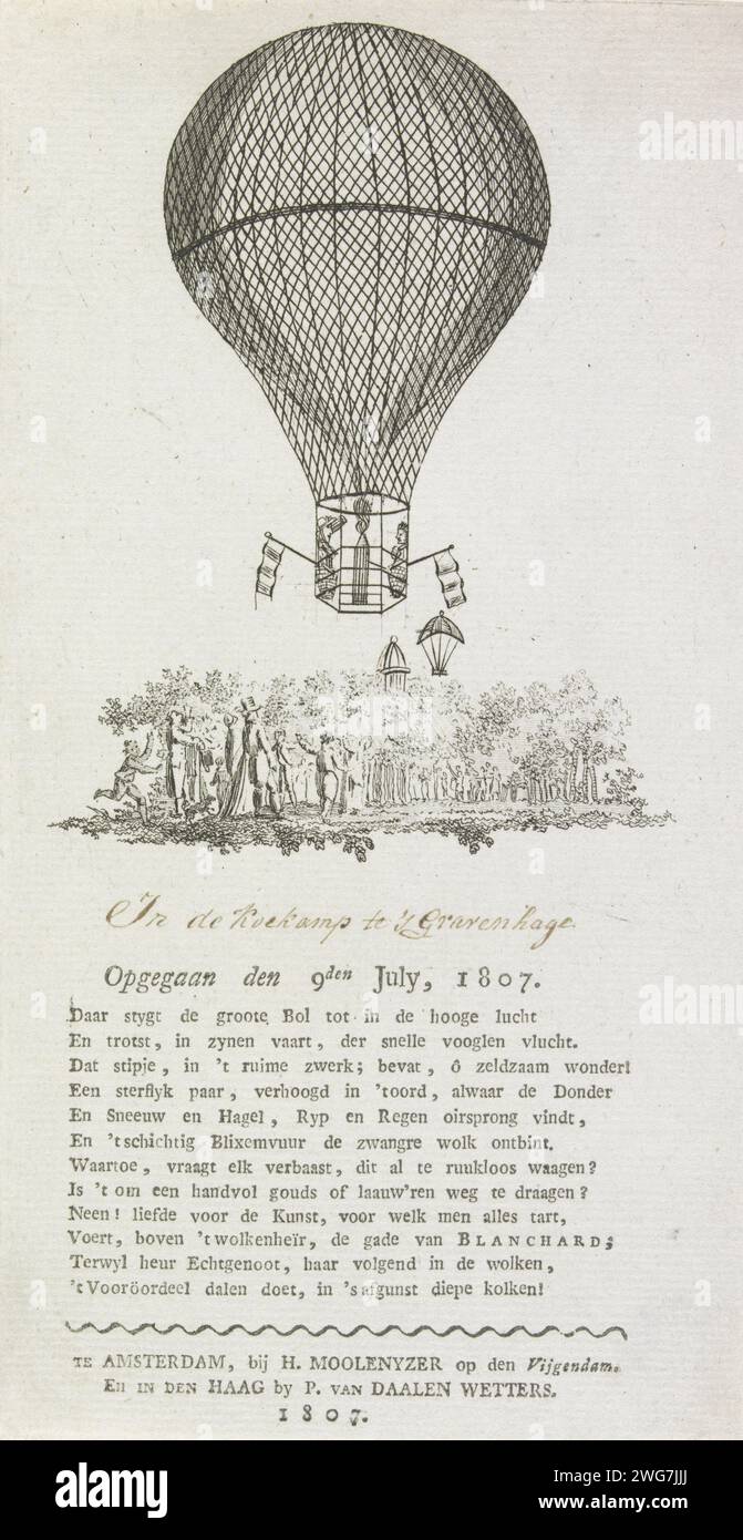 Balloon flight from Blanchard, 1807, Anonymous, 1807 print Take off the hot air balloon with Jean Pierre Blanchard and his wife Marie Madeleine Sophie Armant from the Koekamp in The Hague, July 9, 1807. A twelve -line verse under the image. print maker: Netherlandspublisher: Amsterdampublisher: The Hague paper etching / engraving / letterpress printing balloon (aviation) Cookie lamp Stock Photo