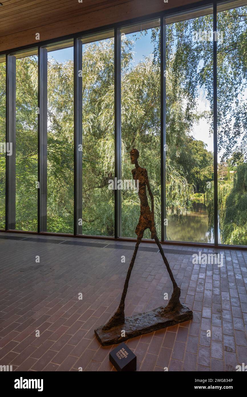 Louisiana Museum of Modern Art in Humlebaek, LÕHomme qui marche von
