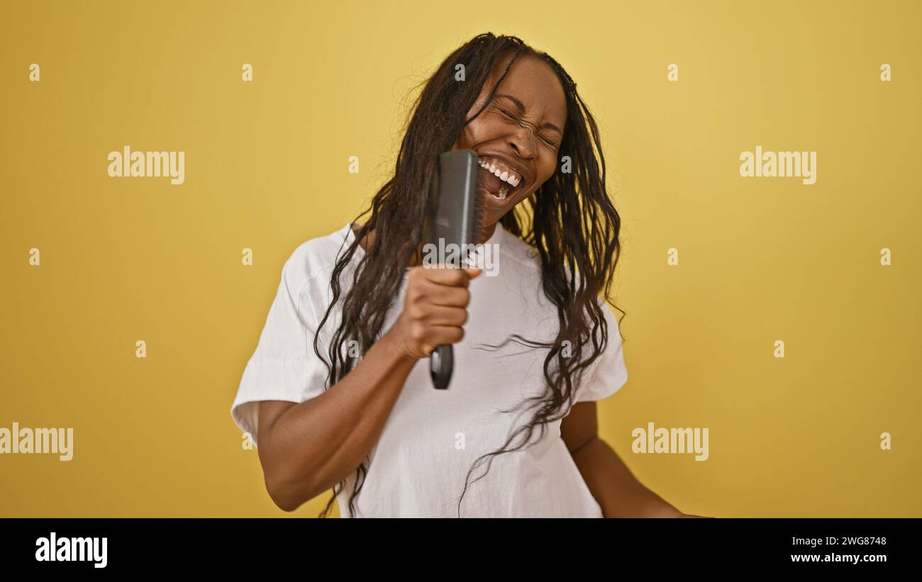 Person singing with a hairbrush hi-res stock photography and images - Alamy