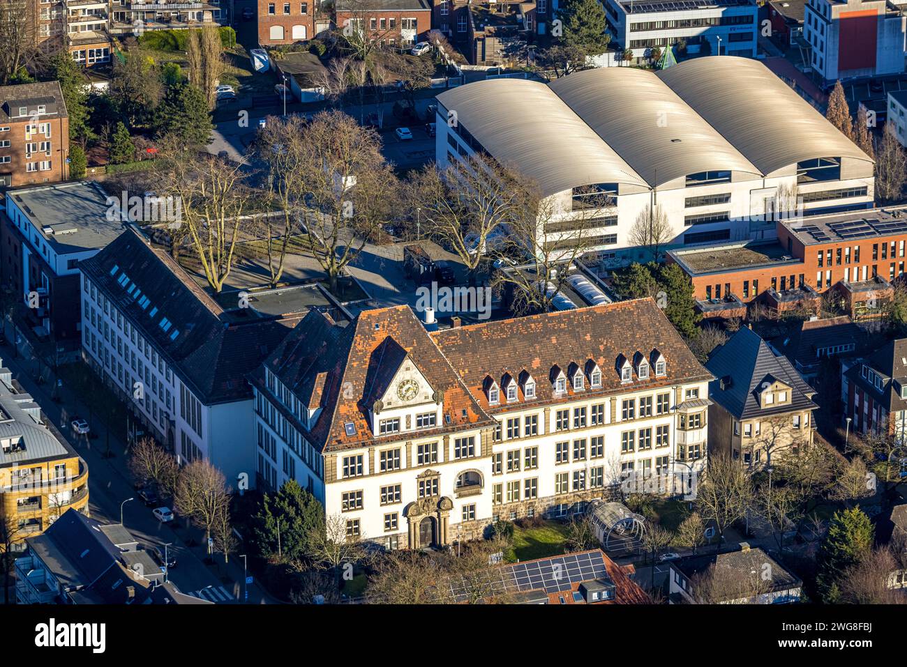 Luftbild, Kulturzentrum August Everding, Parkhaus Am Kulturzentrum mit abgerundetem Dach, Altstadt, Bottrop, Ruhrgebiet, Nordrhein-Westfalen, Deutschland ACHTUNGxMINDESTHONORARx60xEURO *** Aerial view, Kulturzentrum August Everding, parking garage Am Kulturzentrum with rounded roof, old town, Bottrop, Ruhr area, North Rhine-Westphalia, Germany ACHTUNGxMINDESTHONORARx60xEURO Stock Photo