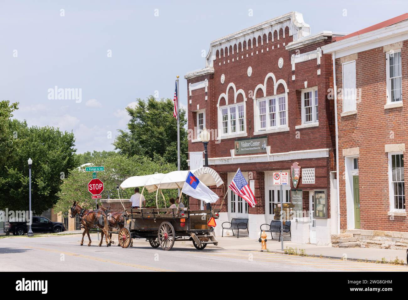 Independence, Missouri, USA - June 16, 2023: Visitors take a guided tour via horse carriage of the Harry S Truman National Historic Site. Stock Photo
