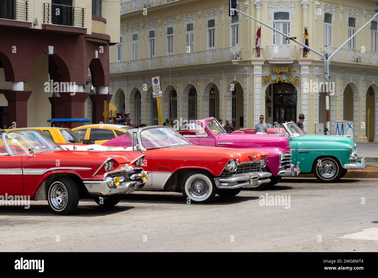 HAVANA, CUBA - AUGUST 27, 2023: American cars in Havana, Cuba, Dodge Custom Royal 1959 and Chrysler Imperial 1957 Southampton Stock Photo