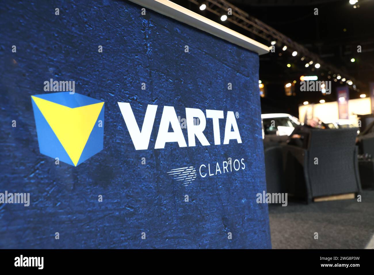 Autobatterie - Varta Silver Dynamic hoher Kapazität 12v 63ah erschossen auf  weißem Hintergrund Stockfotografie - Alamy