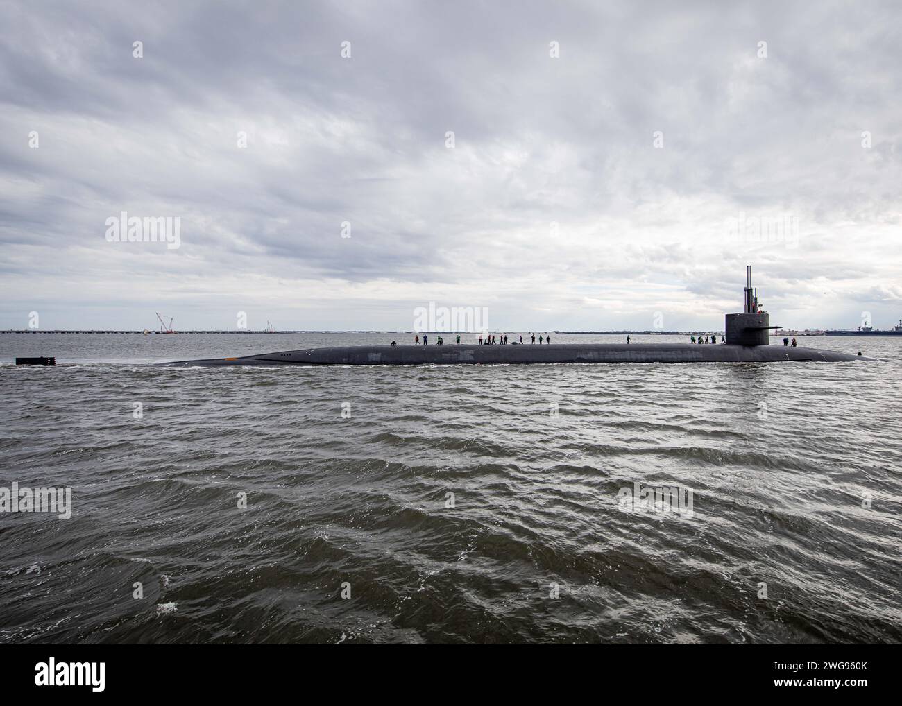 USS Wyoming (SSBN 742) pulls into Norfolk, Va. in support of USSTRATCOM Component Commanders Conference, Feb. 2, 2024. During the conference, leaders of the nation’s nuclear triad will discuss ways to enhance joint warfighting collaboration and strengthen strategic deterrence to ensure the safety and security of the United States and its allies. (U.S. Navy photo by Mass Communication Specialist 1st Class Cameron Stoner) Stock Photo