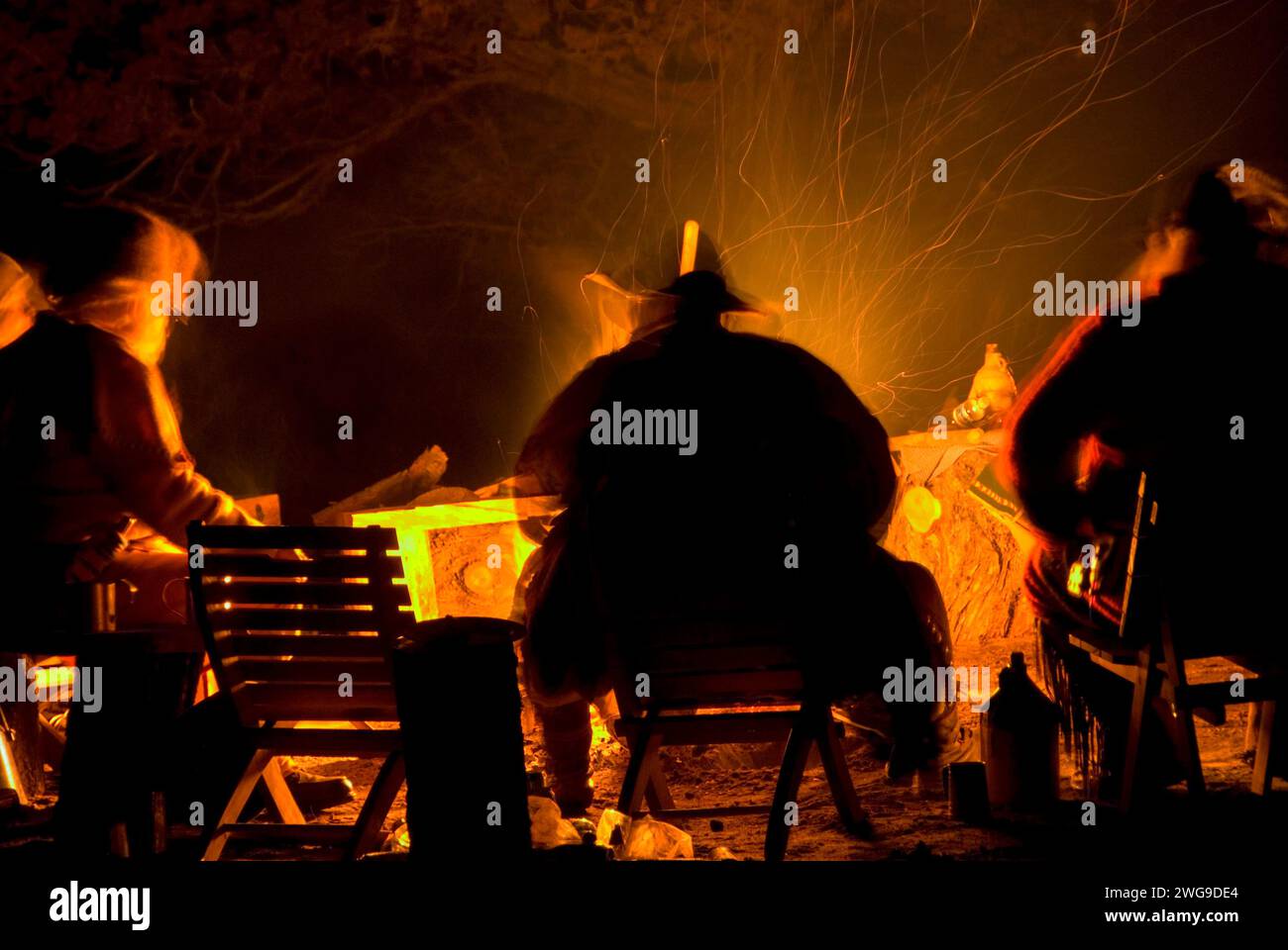 Horse silhouette campfire hires stock photography and images Alamy