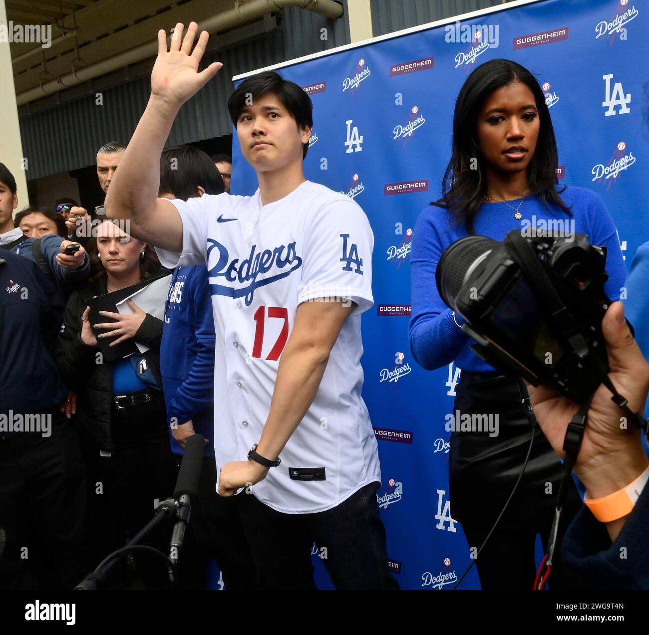 Los Angeles, United States. 03rd Feb, 2024. Shohei Ohtani waves to fans