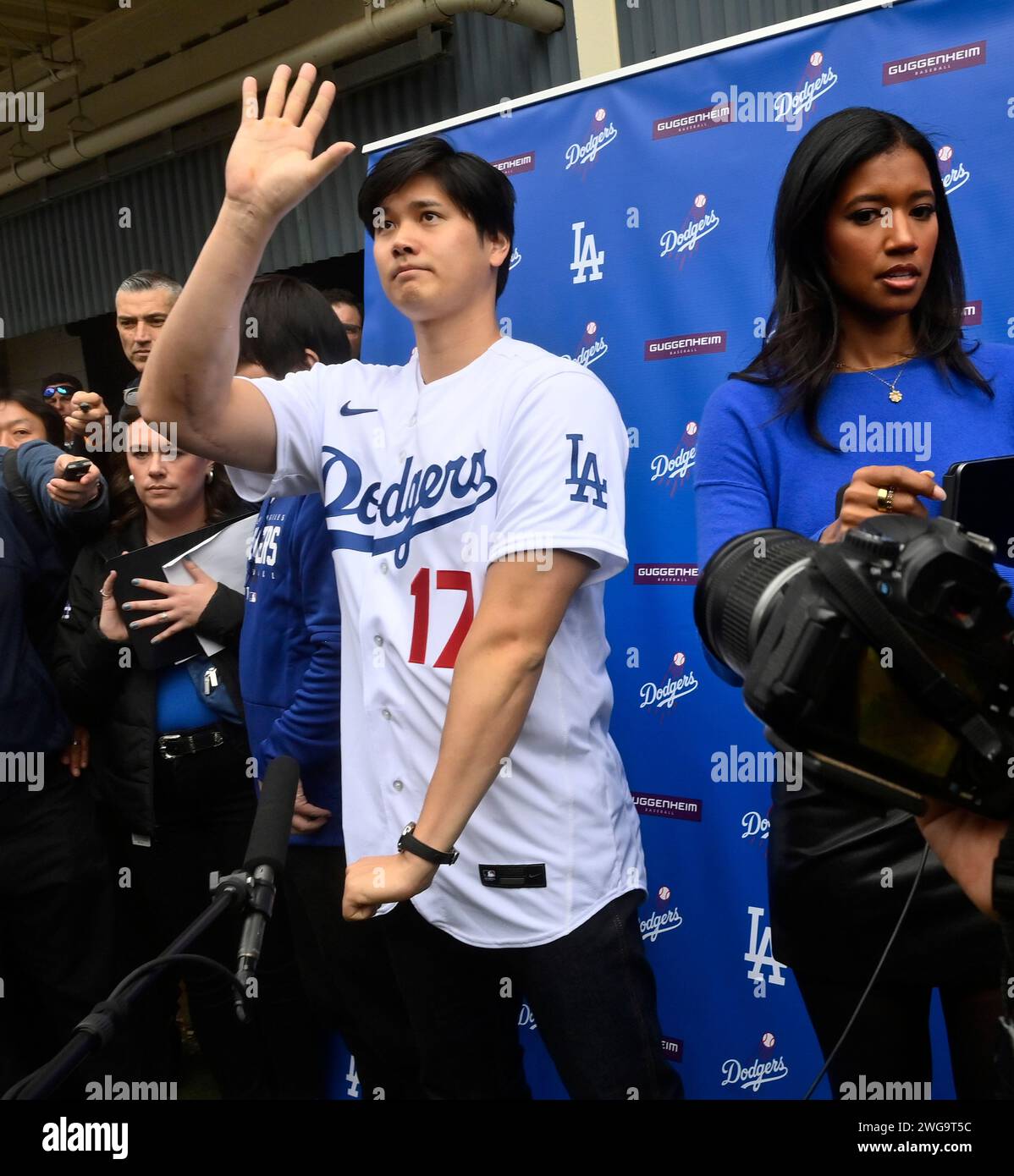 Los Angeles, United States. 03rd Feb, 2024. Shohei Ohtani waves to fans