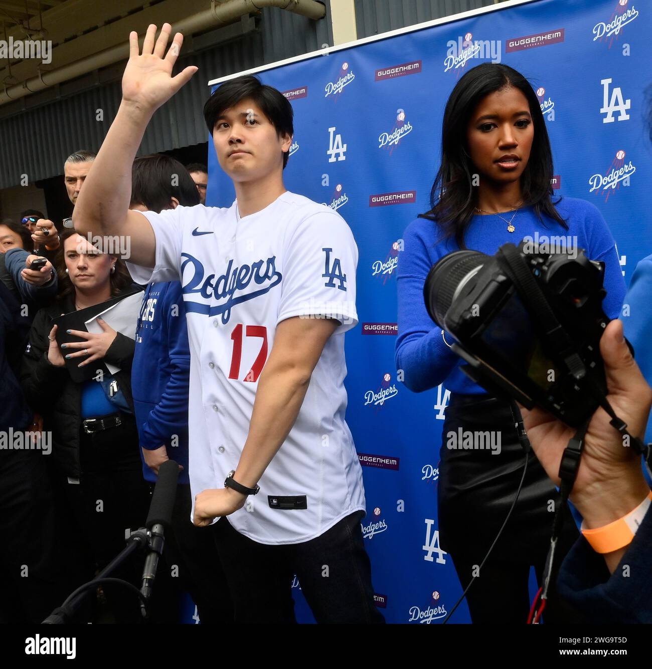 Los Angeles, United States. 03rd Feb, 2025. Shohei Ohtani waves to fans