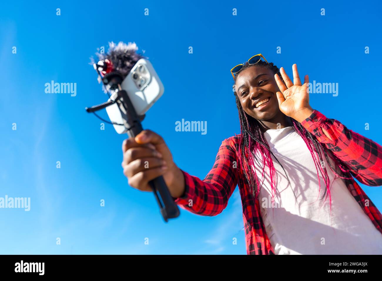 African woman waving hi-res stock photography and images - Alamy