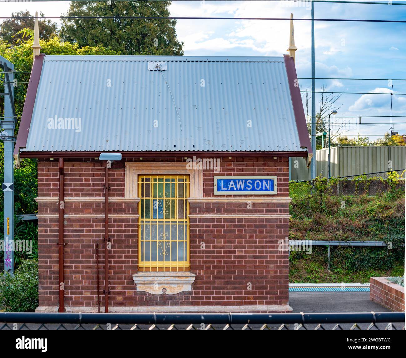 The Lawson railway station building opened in 1902 and is a single storey early phase 'type 11' island platform building in standard Federation style Stock Photo