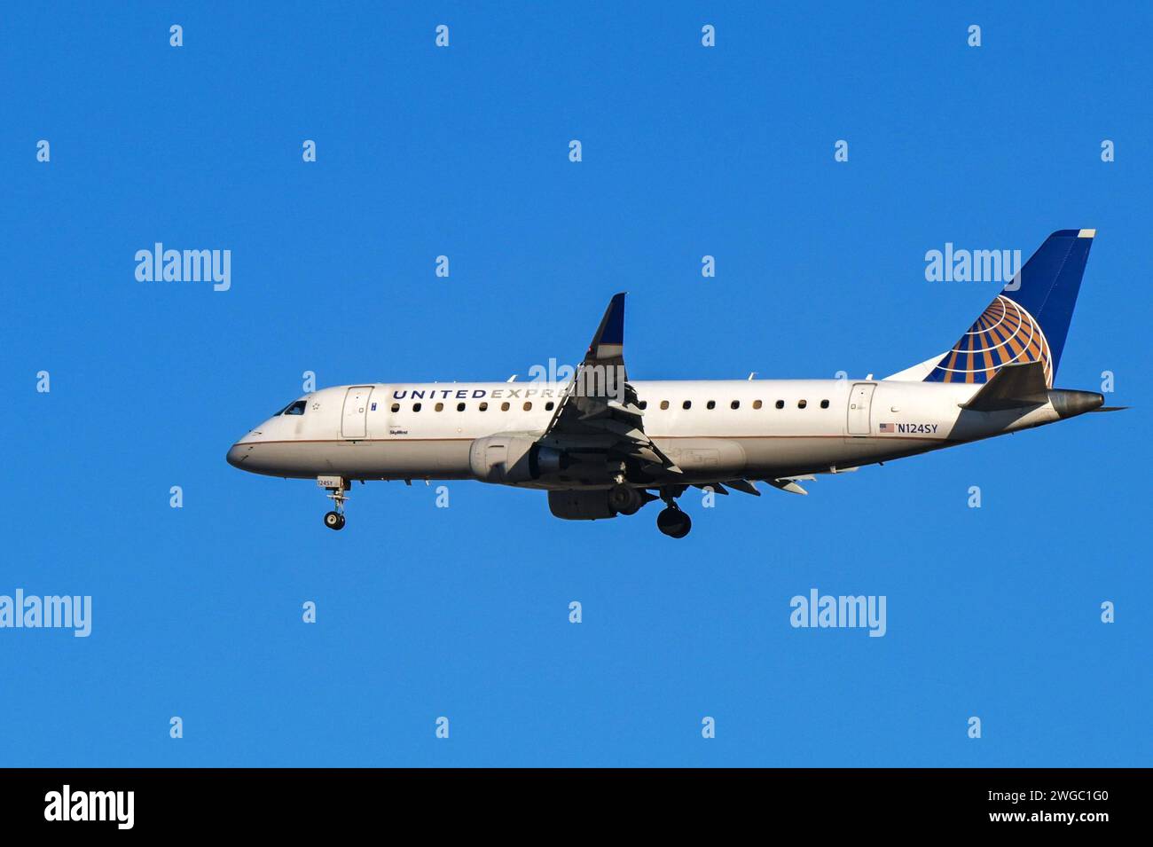 Los Angeles, California, USA - 12 January 2023: Embraer E175LR commuter jet (registration N124SY) operated by United Express Stock Photo