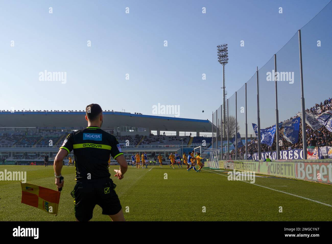 Brescia, Italy. 3 Feb, 2024. Assistant Referee, during Brescia Calcio vs AS Cittadella , Serie B, at Rigamonti Stadium. Credit: Alessio Morgese/Alessio Morgese / Emage / Alamy live news Stock Photo