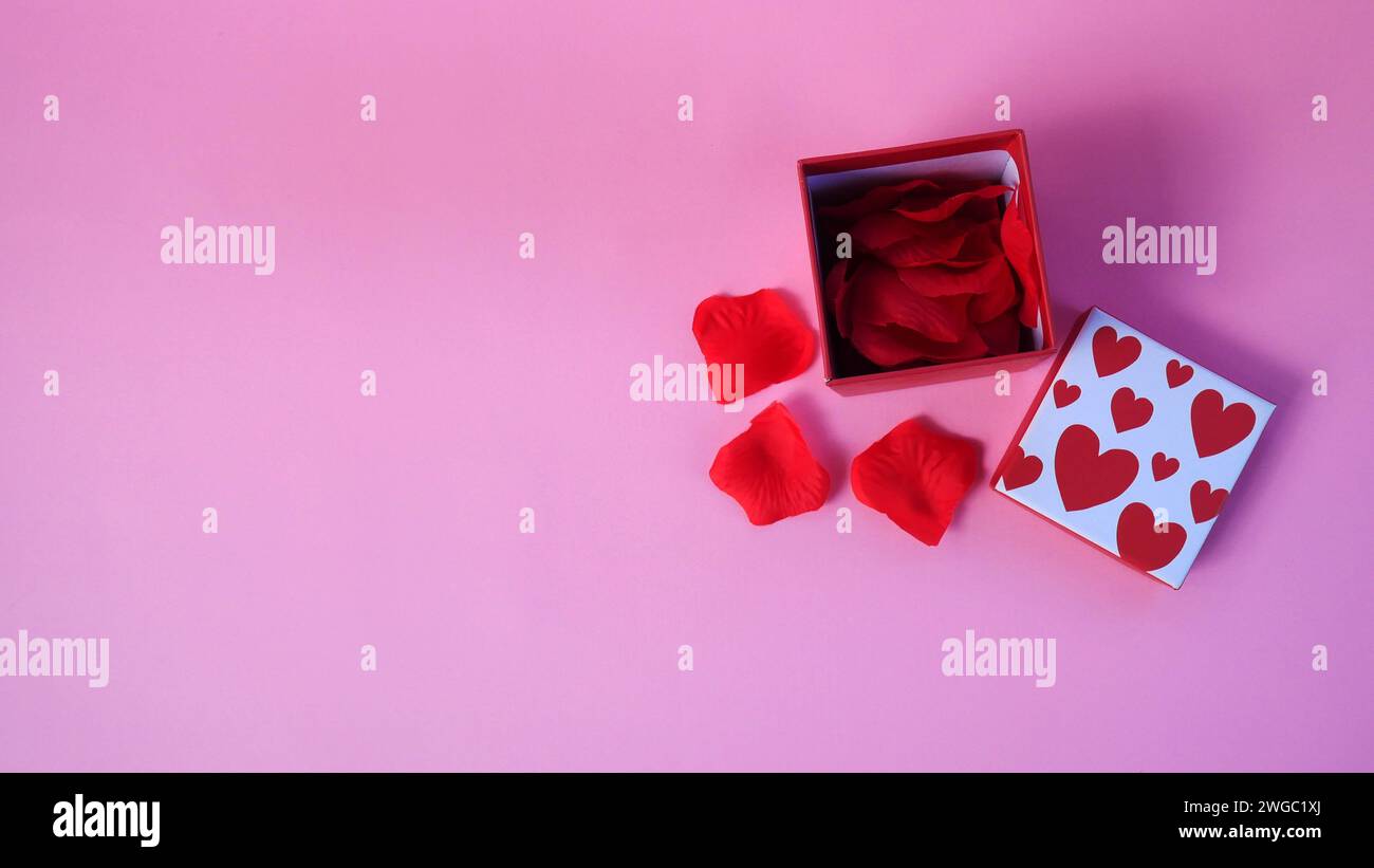 Valentine's day gift box. Happy valentines day banner design with ...