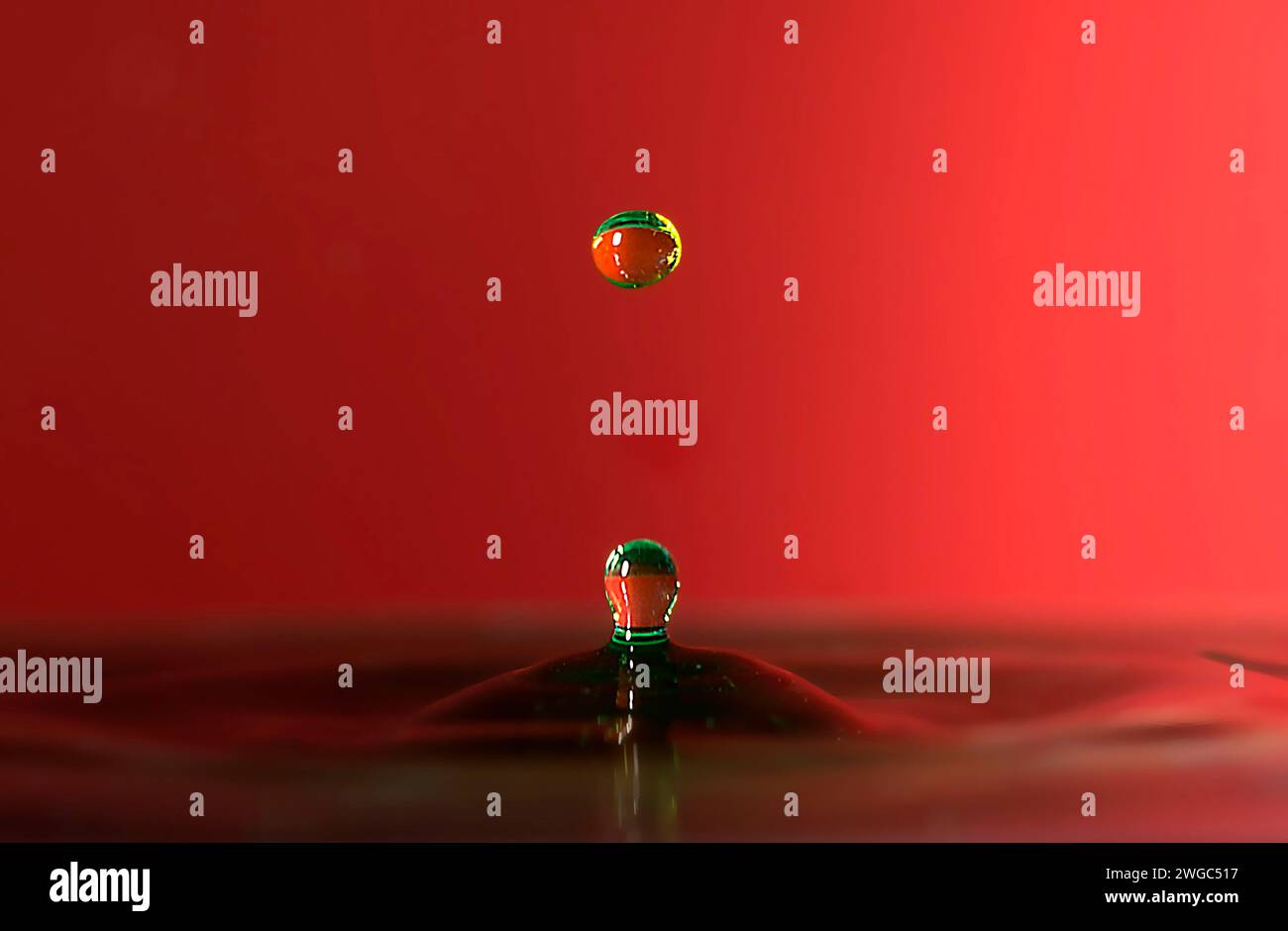 Close up video falling water hi-res stock photography and images - Alamy