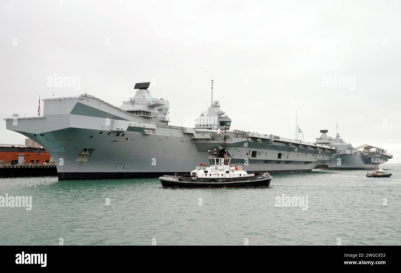 The Royal Navy aircraft carriers HMS Queen Elizabeth (left) and HMS