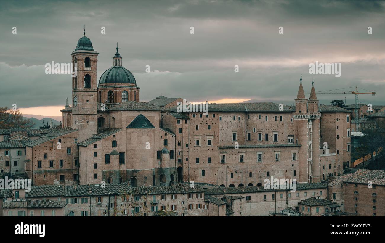 Urbino skyline hi-res stock photography and images - Alamy