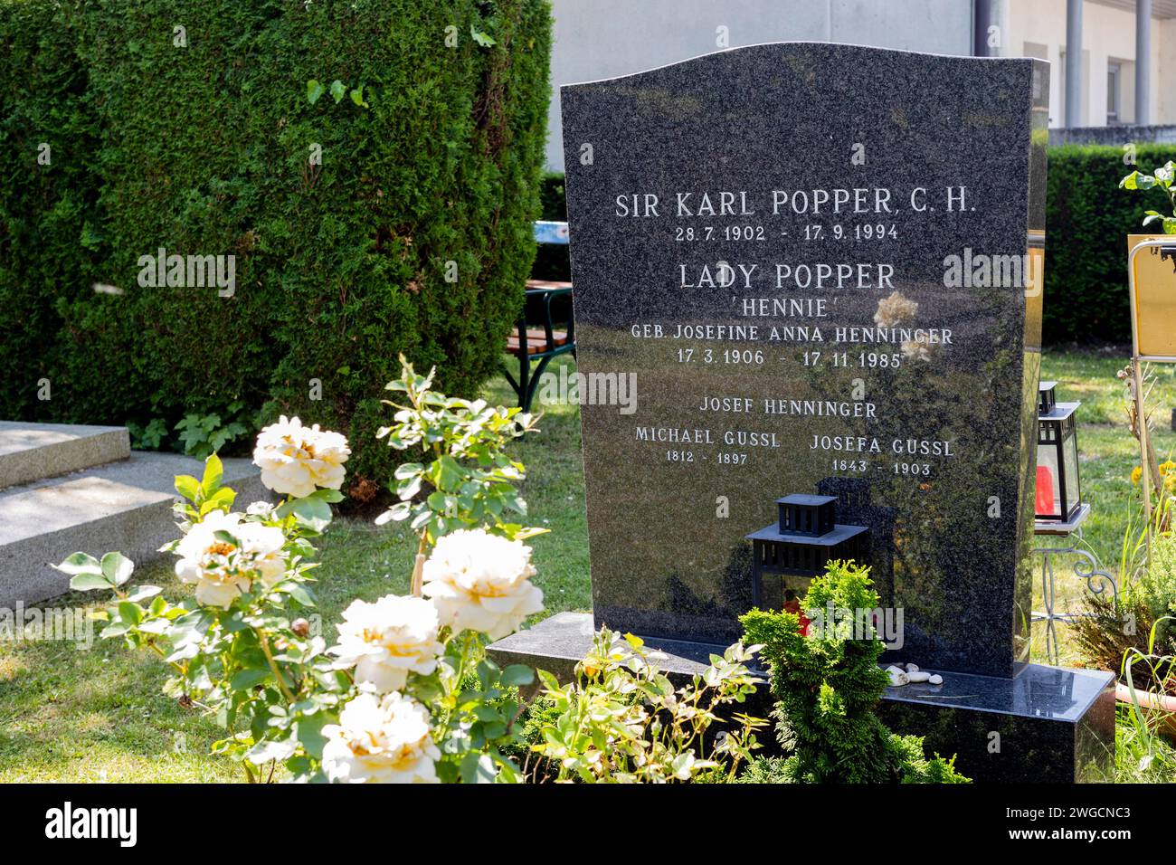 Lainzer Cemetery, Ehrengrab Sir Karl Popper Stock Photo