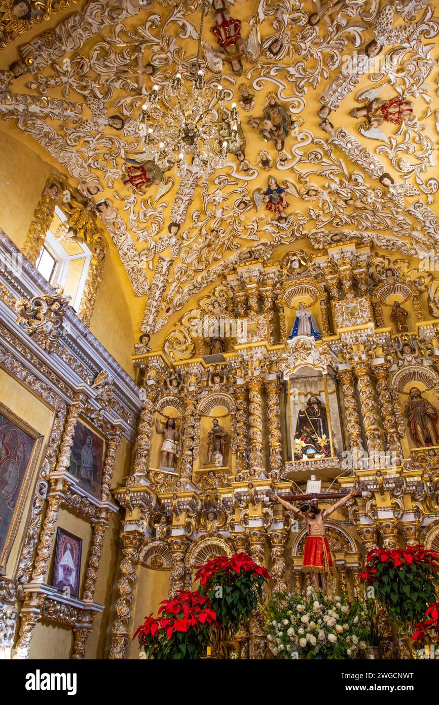 Polychrome Figures and Golden Reliefs, Church of San Francisco Acatepec, Founded mid-16th Century, San Francisco Acatepec, Puebla, Mexico Stock Photo