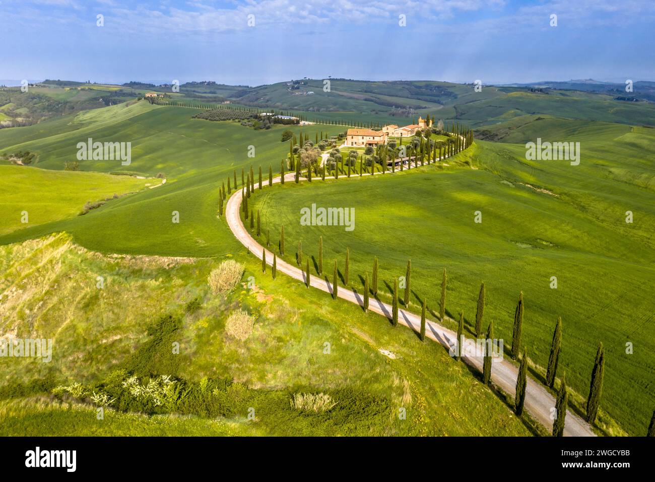 View rolling hills meandering hi-res stock photography and images - Alamy