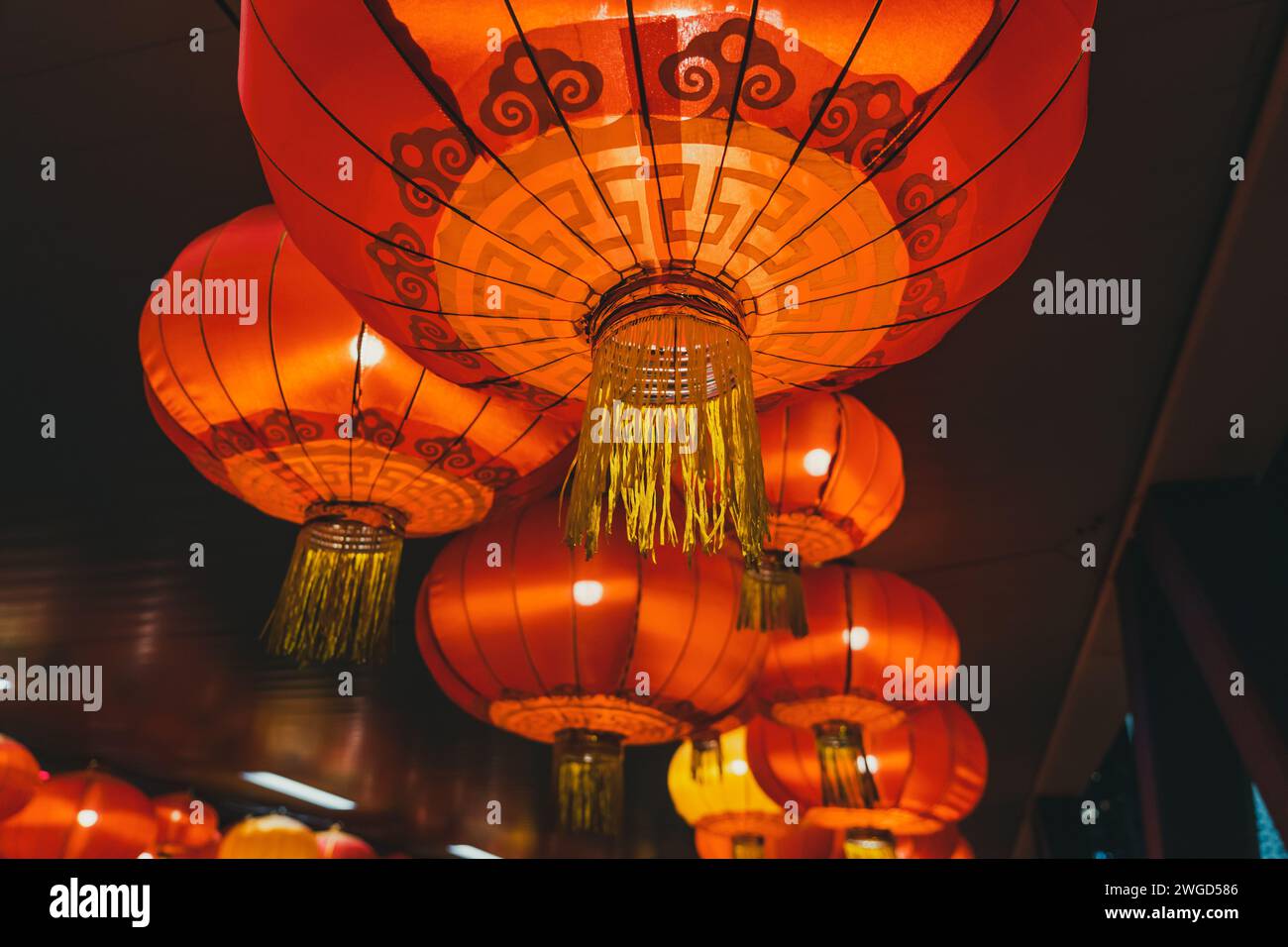 Chinese lanterns in the street hi-res stock photography and images - Alamy