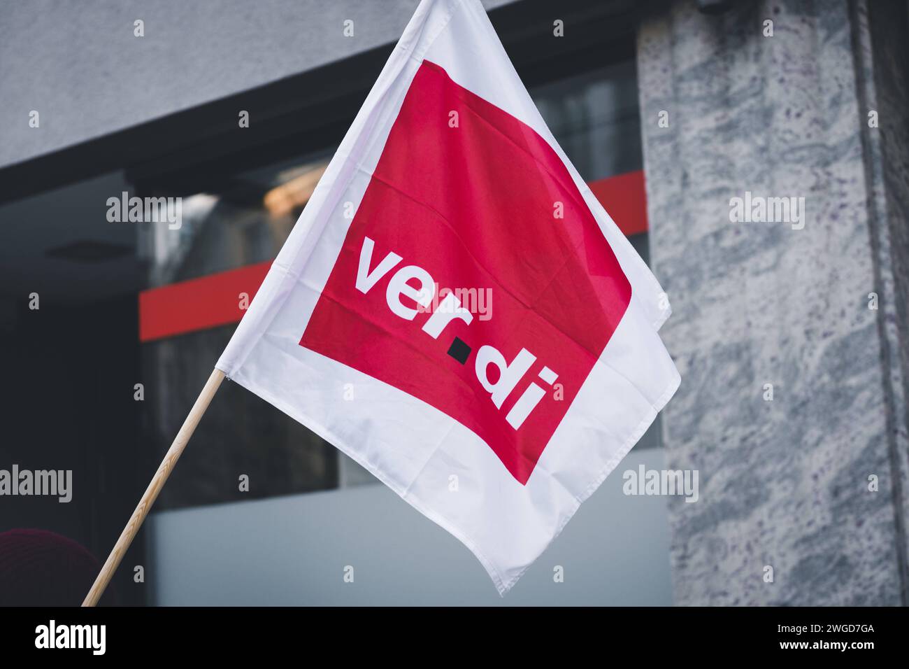 Augsburg, Bavaria, Germany - February 3, 2024: Demonstrator with a flag with the ver.di logo at a demonstration *** Demonstrant mit einer Fahne mit dem ver.di Logo bei einer Demo Stock Photo