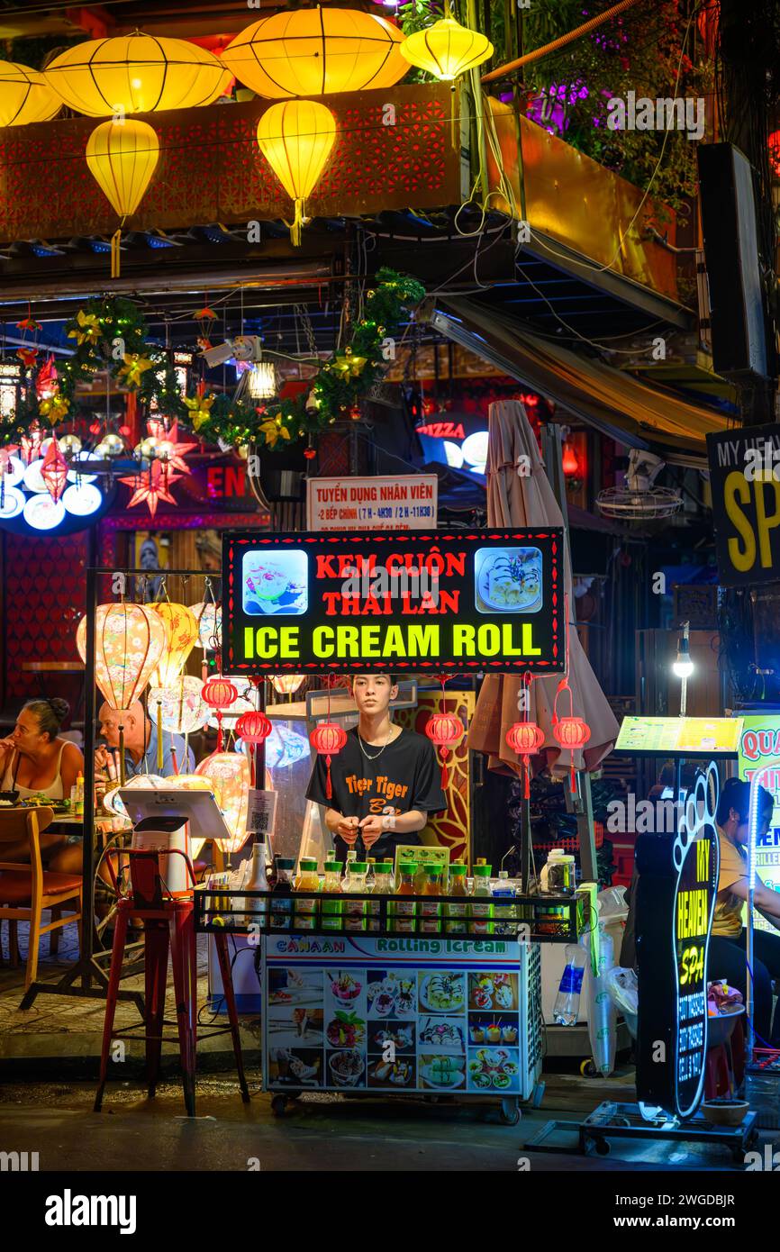 Street food vendor selling ice cream roll in Hoi An, Vietnam Stock Photo